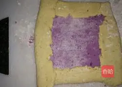 Illustration of how to make Haakon bread (stuffed sweet potato and fish paste) 3