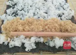 Illustration of making floss sushi 9