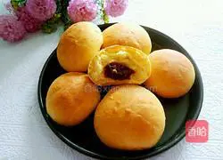 How to make pumpkin bean paste bread Illustration 15