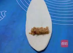 Illustration of how to make horn and meat floss bread 11