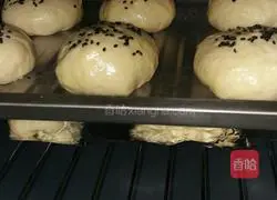 Illustration of how to make butter buns 9