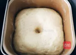 Full Illustration of how to make wheat sausage buns 3