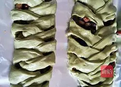 Illustration of how to make green tea honey bean bread 5 