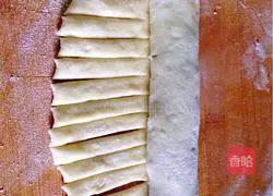 Illustration of how to make caterpillar bread 6