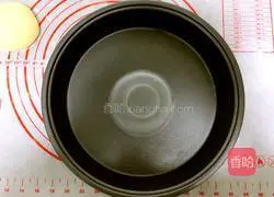 Illustration of how to make meat floss bread 9