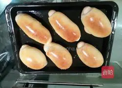 Illustration of how to make meat floss bread 10