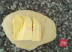 Illustration of how to make meat floss buns 2