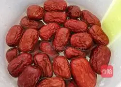 Illustration of how to make rice cooker red date bread 1