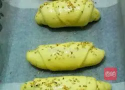 Illustration of how to make meat floss long bread 12