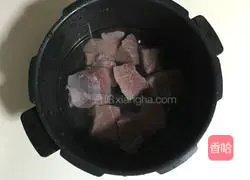 Illustration of how to stir-fry pork floss in a bread machine 3