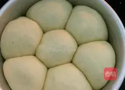 Illustration of how to make flower bread 7