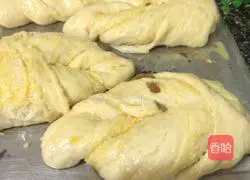 Illustration of how to make leaf bread 9