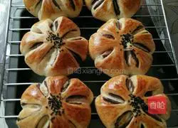 Illustration of how to make honey bean croissants 15