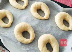 Illustration of how to make whole wheat sausage buns 5