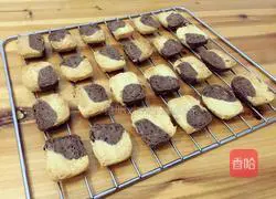 Illustration of two-color cookies 14