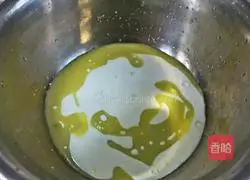 Take a bite of the glutinous cranberry croissant and it will melt your whole body.Illustration of how to do it 3