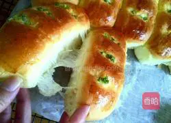 Illustration of how to make chive bread 13