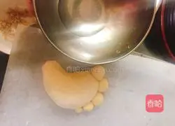 Illustration of how to make potato fat foot bread 11