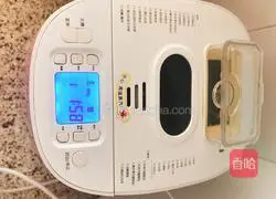 Illustration of how to make soft onion and meat floss bread 4