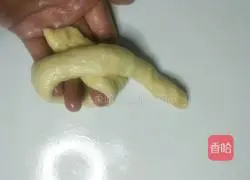 Illustration of how to make green onion, seaweed and meat floss bread 11