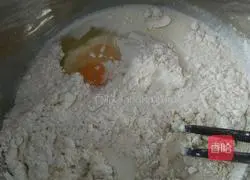 Illustration of how to make light cream hand-shredded coconut shortbread 1 