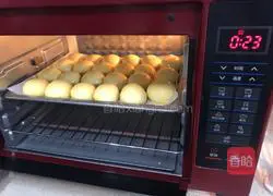 Illustration of how to bake bread while taking a break from the busy schedule 5