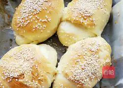 Illustration of how to make crispy bread rolls 13