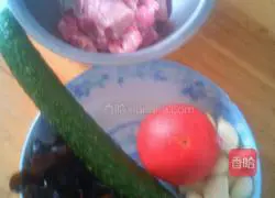 Illustration of how to make stir-fried pork slices 1