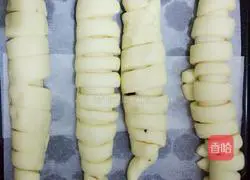 Illustration of how to make mulberry jam bread 15