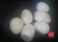 Illustration of how to make sweet and sour pork ribs with tiger skin eggs 5