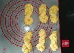 Illustration of how to make pumpkin old bread 10