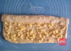 Illustration of how to make butter and shredded coconut bread rolls 10