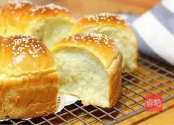 Illustration of how to make seaweed and meat floss bread 18