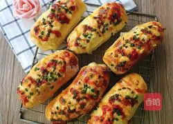 Illustration of how to make scallion, meat floss, ham and cheese bread 18