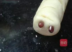 Caterpillar Bread Recipe Illustration 7