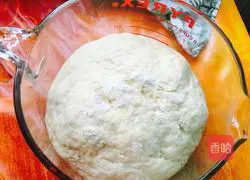 Illustration of how to make German crispy pizza 6