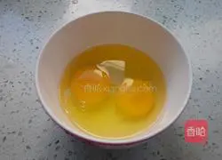 Illustration of how to make egg hand-shredded pancakes 1