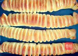 Caterpillar Bean Paste Bread Recipe Illustration 8