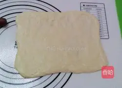 Illustration of how to make hand-shredded meat floss bread 5
