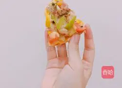 Recipe for Shrimp, Bacon and Ham Pizza Illustration 5