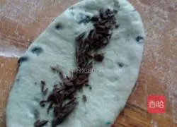 Illustration of how to make milk bread with blueberry chocolate filling 3