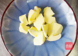 Illustration of making snowflake hand-torn bread 3