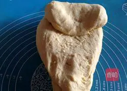 Illustration of how to make mini sausage bread 5