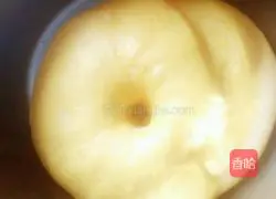 Illustration of how to make scallion sausage bread 6