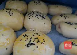 Illustration of how to make bread or hamburger dough 7