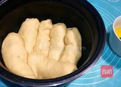 Illustration of how to make rice cooker bread 17
