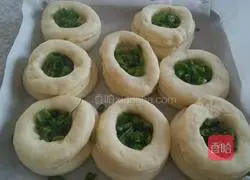 Illustration of how to make quail egg bread 11