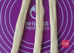 Illustration of how to make twist buns 2