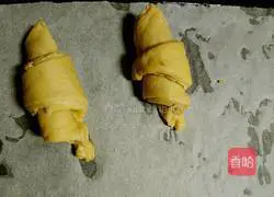 Illustration of how to make butter croissants 5