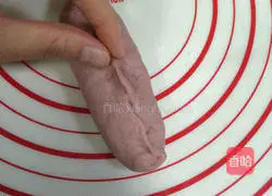 Illustration of how to make purple sweet potato bread 10